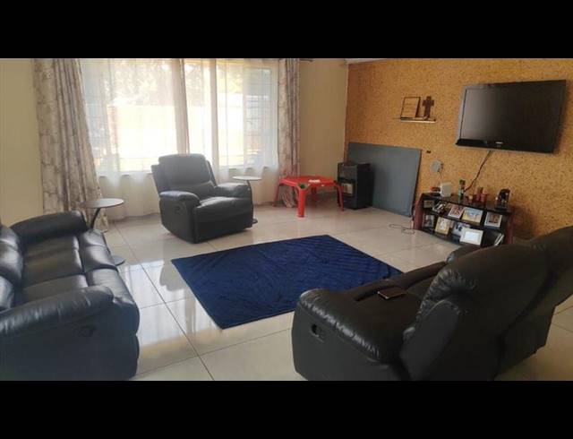 3 BEDROOM HOUSE FOR SALE IN VAN DYK PARK